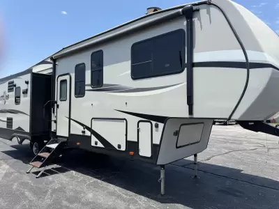 Consignment 2018 Dutchmen RV Atlas 2952RLF — photo 1