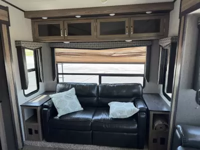 Consignment 2018 Dutchmen RV Atlas 2952RLF — photo 22