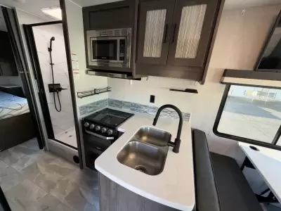 Used 2023 Coachmen pursuit 27XPS — photo 21