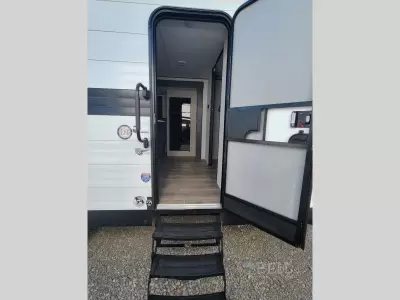 New 2025 Shasta RVs i-5 Edition 526RBS — photo 4