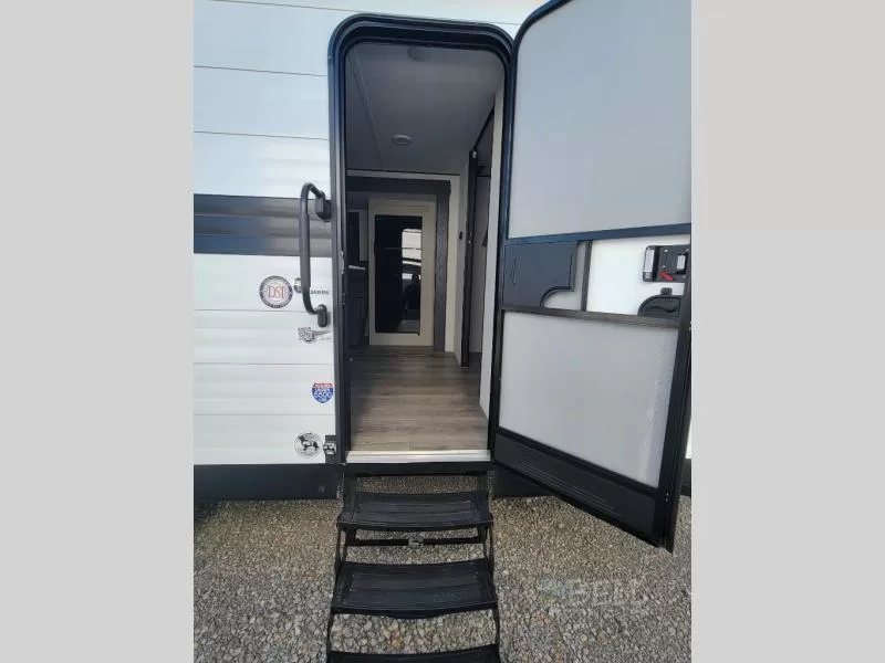 2025 Shasta RVs 526RBS Travel Trailer for sale at Bell Camper Sales in Bartlesville, OK